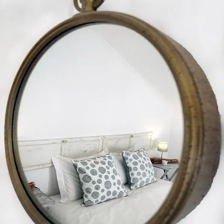 Alfama Historical 3 Bedroom Duplex Apartment