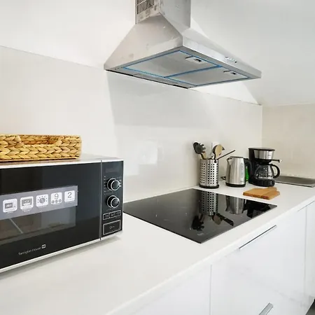 Alfama Historical 3 Bedroom Duplex Апартаменты *