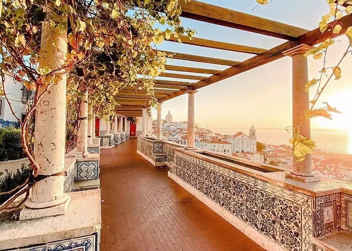 Alfama Historical 3 Bedroom Duplex *