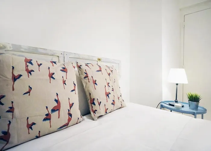 Alfama Historical 3 Bedroom Duplex *