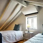 Alfama Historical 3 Bedroom Duplex Лиссабон