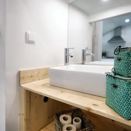 Alfama Historical 3 Bedroom Duplex * 리스본