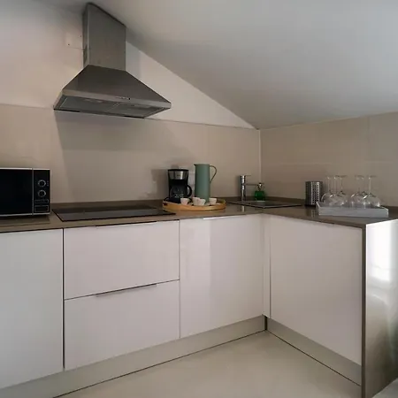 Alfama Historical 3 Bedroom Duplex * 리스본