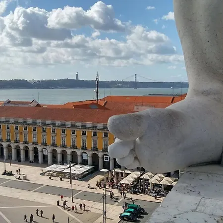 Alfama Historical 3 Bedroom Duplex