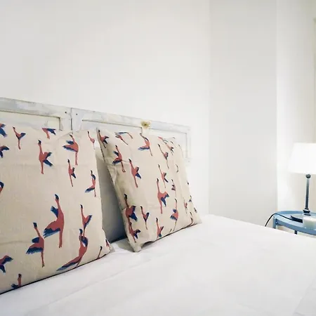 Alfama Historical 3 Bedroom Duplex *