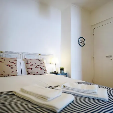 Alfama Historical 3 Bedroom Duplex *