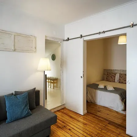 Alfama Historical 3 Bedroom Duplex Appartement